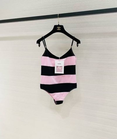 Chanel新款连体泳衣 彰显青春活力 适合多种场景的游泳衣♀海边 游泳池 温泉 水上乐园 漂流都可以内搭也完全可以 连体设计遮肉显高挑 腹部有点肉肉也不影响咱
