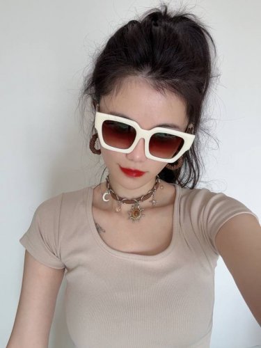 chanel大框太阳镜墨镜 经典的方框设计，不挑脸型，无论搭配大衣还是连衣裙都非常显气质偏光镜片预防紫外线 型号：Ch6132