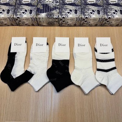 特 Dior 迪奥D家新品网红女款袜子 一盒五双 竹棉材质，冰凉透气舒适，超级Nice超火爆小单品，大牌出街，潮人必备超好搭