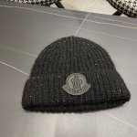 Moncler蒙口针织毛线帽，好品质高端大气，超柔软！超火爆质感很赞，出街超好搭配！时尚潮流！秋冬必备单品，