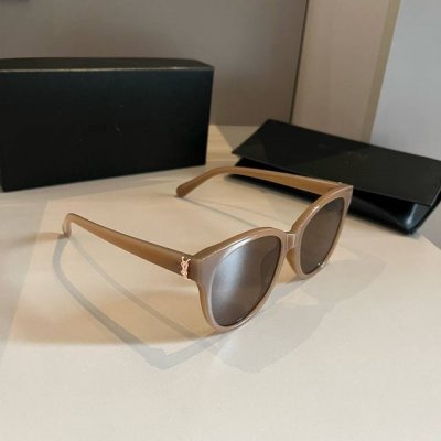100￥P Ysl 圣罗兰新款来喽Slm94 金黑 侧面的Logo Ysl金属标很有质感，遮脸效果很棒 许多明星网红同款