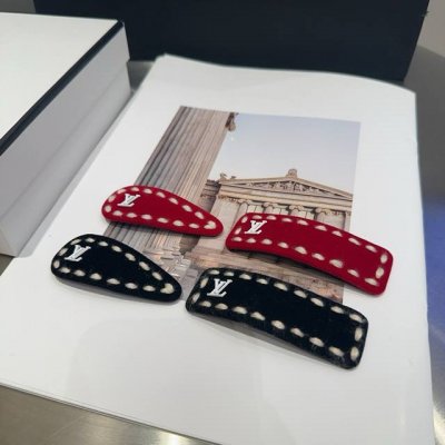 配包装盒 一对 随意配 Louis Vuitton 路易威登 最新款边夹刘海夹，时尚潮流！小仙女必备