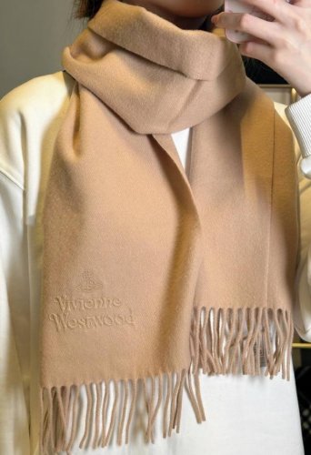 小红书爆款“Vivienne Westwood”薇薇安西太后羊绒羊毛围巾 西太后 英国时装设计师，时装的朋克之母！时尚潮流引领者，超美的设计！简约大气刺绣Log