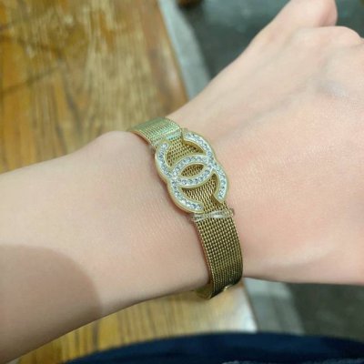 新款香奈儿Chanel表带手镯手链超重工Bling Bling 颜色搭配得非常好高级感 女神气质高端 精钢材质不过敏不褪色 一比一精美工艺 经典至极的魅物 性价