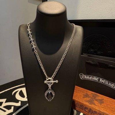 新款 专柜品质 Chrome Hearts克罗心十字架项链，紫钻吊坠 凹凸造型不同的花纹设计风格 呈现出与众不同 十字架 童军花是克罗心的志 所以更经久不衰 正
