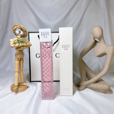 高端品质 Gucci古驰粉色妒忌我Envy Me嫉妒我女士淡香水100Ml香调：花香调前调：香草，风信子，铃兰中调：铃兰，茉莉，紫罗兰后调：鸢尾花，麝香，木香