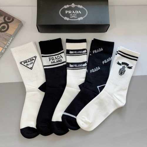配包装 一盒5双 prada 普拉达 新款高端纯棉材质长筒袜子！爆款字母专柜同步小腿袜袜，大牌出街，潮人必备超百搭！