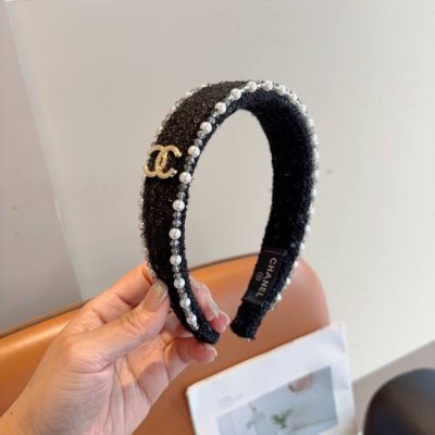 配包装 Chanel 香奈儿 新款小香发箍，复古头箍，网红爆款推荐 搭配高端材质，超精致，时尚百搭。
