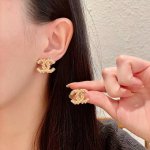 Chanel香奈儿 中古 双C耳钉原版复刻Logo 小香家的款式真心无需多介绍每一款都超好看 精致大方 非常显气质.