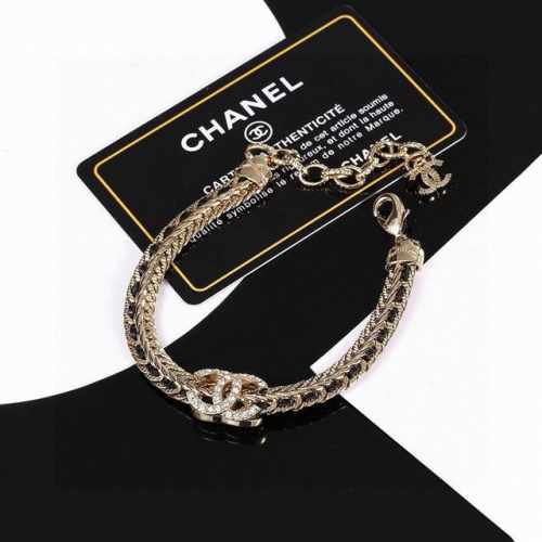Chanel 小香皮带手链 高端品质，专柜同材质，真正黄铜，离子电镀，独家实拍图做工精致细腻，重工版本，超级仙女唯美的一款，做工超级细心无漏洞，媲美Z批买到就是