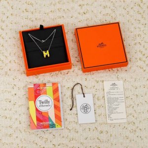 金色 香槟金色 银色 我们出品 大号，Zp3900 ，独家发售，代购版本 Herme*爱马仕珐琅弧形H项链，专柜在售3千现货2017版的把原来的钢铁丝项圈换成了