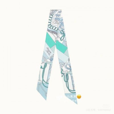 爱马仕Hermes “军刀进行曲”Twilly小丝巾 Twilly小丝巾 100%桑蚕丝 重磅18姆米斜纹面料 这款小巧的真丝配饰佩戴方式千变万化，可为您的日常