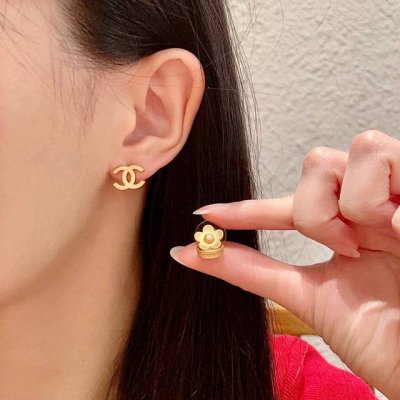 p60 Chanel香奈儿 中古 双C耳钉小香家的款式真心无需多介绍每一款都超好看，精致大方，非常显气质