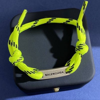 P70巴黎世家Balenciaga字母复古长方形字牌男女同款手绳手链 黄铜材料电镀18K金 8个色