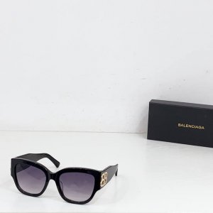 Balenciag* model Bb0323S size 55口19-135