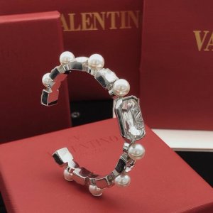 编号Vsz0023 Valenti*O最新款冰糖方钻珍珠手镯 一致Zp黄铜材质