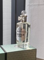 专柜品质 penhaligon's潘海利根琴酒香水 香调：辛辣木质调 前调：当归肉桂橙子杜松子 中调：小豆蔻 鸢尾根皮革胡椒 后调：香根草 樱桃糖琥珀 属性：中