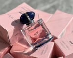 120原单品质 Giorgio Armani 阿玛尼 这就是我90Ml 属性：女香 香调：花香调 前调：香柠檬 橙花 中调：晚香玉 茉莉 后调：香草 麝香 雪松