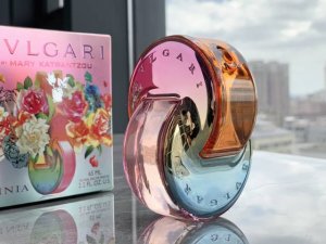 专柜品质 新款来袭宝格丽香水65Ml繁晶实拍到货宝格丽限量繁晶车轮65Ml繁花盛放 灿漫如梦 宝格丽香氛携手时装设计师 印花女王]Mary Katrantzou