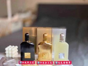 专柜品质 在时尚界，汤姆 福特可谓是个奇才，他曾在1994年至2004年间担任Gucci和Ysl的创意总监，因拯救了岌岌可危的Gucci，使这个濒临破产的品牌起