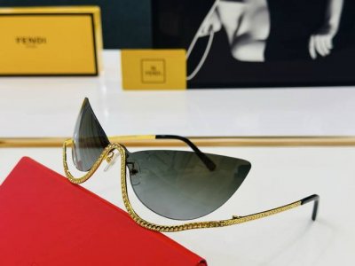 fend* 芬家 Fe40158 Size 145口145 板材大框 时尚酷 独特镜腿 F标新立异