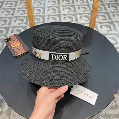 Dior迪奥平顶草帽，高密度制作，一顶超级有品位的草帽了~出街首选！帽型超美腻颜色妥妥，轻便携带！小仙女人手必备