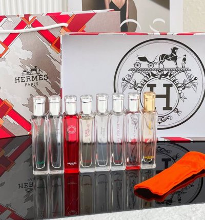 专柜品质 Hermes爱马仕香水可谓是实力与外表兼具的“选手”。它将实用性与艺术气息做到了巧妙融合。标志性而富有诗意的风格特性，在其香水系列中挥洒无遗，复古典雅