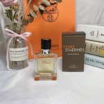 专柜品质 专柜Hermes Terre D' Hermes Edt 爱马仕大地男士中性淡香水 香 调 木质清新调 前 味 葡萄柚 橙 中 味 玫瑰 广藿香 天竺