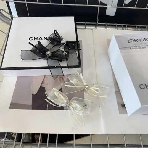 配包装盒 一对 Chanel 香奈儿 最新小香发边夹，简单实用，时尚潮流！小仙女必备