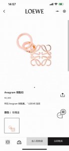 P100专柜图 佩戴图 Loewe 罗意威 Anagram 钥匙扣 包挂饰