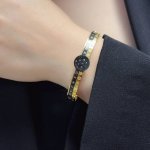 新品 原单货 Lv印花雕刻四叶草中性款金色黑标手镯Louis Vuitton 路易威登 专柜一致材质 火爆款出货 设计独特 复古前卫 手镯14K精工保色版 从上