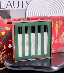 专柜品质 阿蒂仙之香限定随行香氛礼盒 五支香 阿蒂仙 L'artisan parfumeur 的全名为 阿蒂仙之香 创立于1976年的法国 强调以传统的调香手法