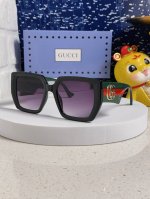 gucci古奇 大框原版电镀 镜腿双 G 大Logo，百搭大爱款，众多欧美明星热爱佩戴 S