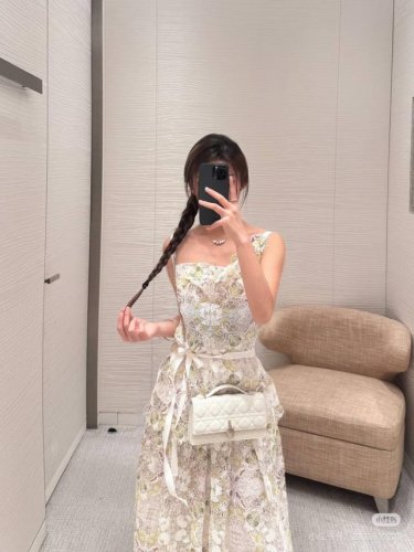 我们出品 Z批 6240，量大咨询客Fu Dor粉方粒项链 2025春夏最新款绝美系列！超可爱的粉方粒！立体的设计，粉嫩嫩的珐琅点缀少女心爆棚超级重工每一颗方粒