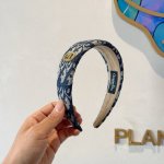 配包装 Dior 迪奥 火爆新款经典D字母宽版发箍,专柜品质 让你的魅力绽放 清新淑女范让时尚更简单。