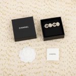 204226 我们出品 Jennle同款，Zp忘记多少入的了，量大咨询客Fu Coco珍珠发夹 必入[机智]一致Zp黄铜材质，上边48颗施华洛珍珠点缀，Blin