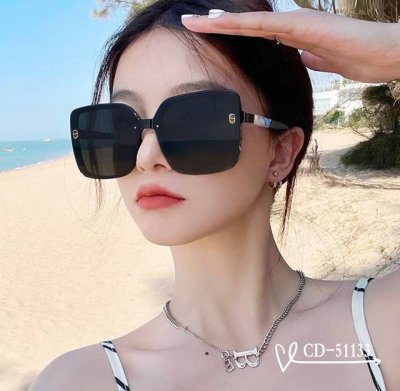 法国迪奥-Dior . 宝丽来树脂偏光镜片 . Tr90镜架轻便佩戴舒适 . Size 58-17-142 . 款太阳镜减轻强光负担 遮挡有害光线防辐射 出行旅