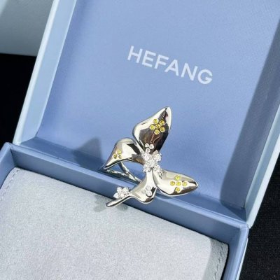 新品Hefang何方燕尾蝶戒指。