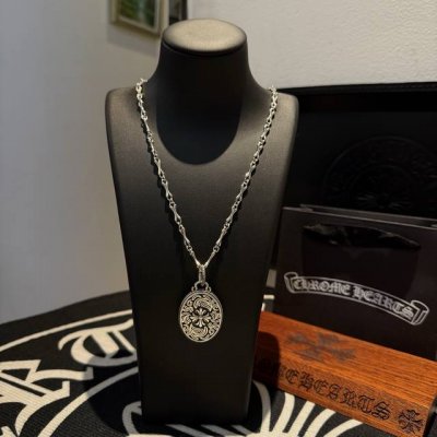 专柜品质 Chrome Hearts克罗心骨节项链，椭圆藤蔓十字花吊坠 凹凸造型不同的花纹设计风格 呈现出与众不同 十字架 童军花是克罗心的志 所以更经久不衰