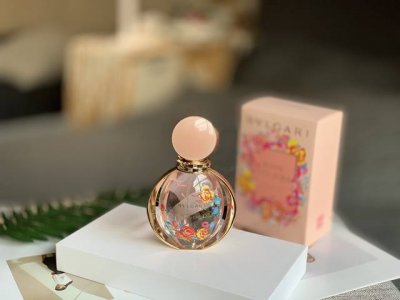 专柜品质 宝格丽玫香金漾 玫瑰金漾 女士香水Edp限量版Rose Goldea 90Ml这是所有香水里最温柔的一支了 甜而不腻的玫瑰香。 ◆前调：石榴，玫瑰花瓣