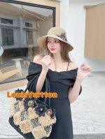 路易威登棒球帽 Louisvuitton草帽优雅蕾丝花朵夏季出游草帽女海边度假法式大帽檐沙滩帽遮阳