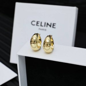 P70Celine 凯旋门爆款圆圈耳环 与众不同的设计 个性十足 颠覆你对传统耳环的印象 使其魅力爆灯