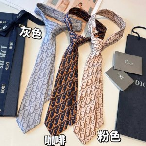 特Dior家款新领带 Dior男士Cd提领花带 稀有展现精湛工手与时尚优雅理的想选择 这采款用Do家最经极典具标志性Logo提制花成的领带 以同色调法手演绎的更