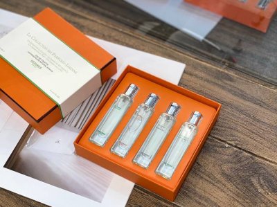 专柜品质 Hermes 爱马仕花园系列香水四件套15Ml*4支 套装包含： 尼罗河花园15Ml 香调:花香果 地中海花园15Ml 香调:水生花 屋顶花园15Ml
