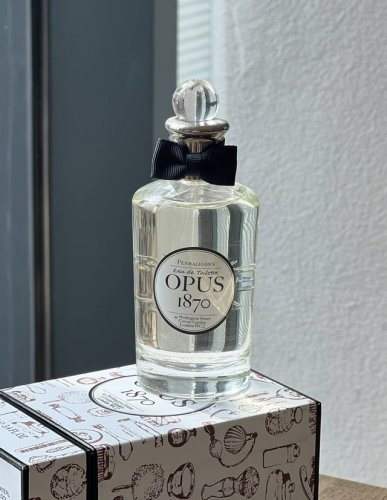 专柜品质 潘海利根香水 咏曲 penhaligon's Opus 前调：芫荽 日本柚子 胡椒 中调：肉桂 焚香 玫瑰 后调：麝香 檀香木 雪松 属性：男香 标签