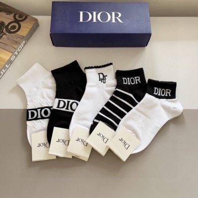 配包装 一盒5双 Dior 迪奥 新款小腿袜子 纯棉面料 火爆 字母图案 专柜同步中短筒袜子 大牌出街 潮人必备超好搭