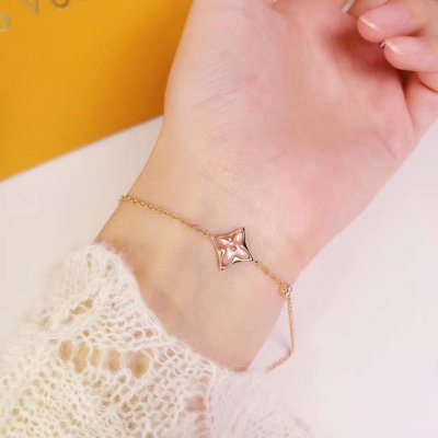 我们出品 Zp限量版红玉髓项链 手链 现货 super无敌显白的红玉髓限量版项链 终于出货了限量版项链由于是限量版 Zp价格p也比其他颜色曾曾曾曾直接往上直接涨