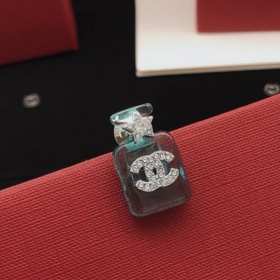 编号Xxz0235 Ch*Nel最新款绿色香水瓶胸针 一致Zp黄铜材质
