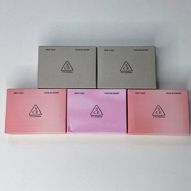 一比一 50 3Ce方块大腮红！ Hazebeige#裸米色 Howdare#血色玫瑰 Themotion#奶杏色 Youthpink#粉紫色 Slide Sl