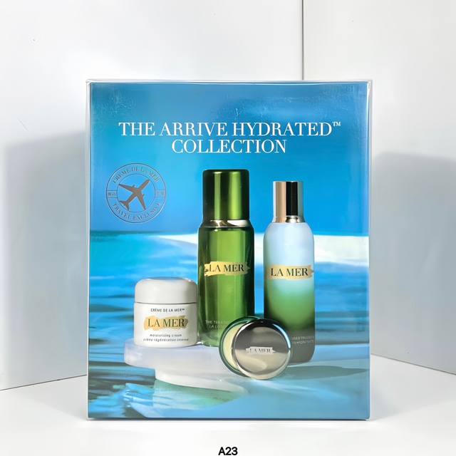 普通版 100 海蓝之谜水润抵达四件套！内含：精粹水150Ml，精粹乳125Ml，经典面霜60Ml，唇膏9G。
